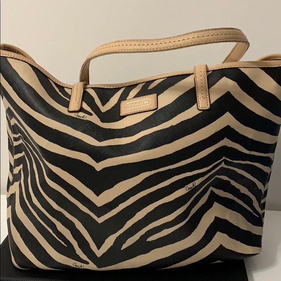 Handbags - Tote- Coach J132-F26983